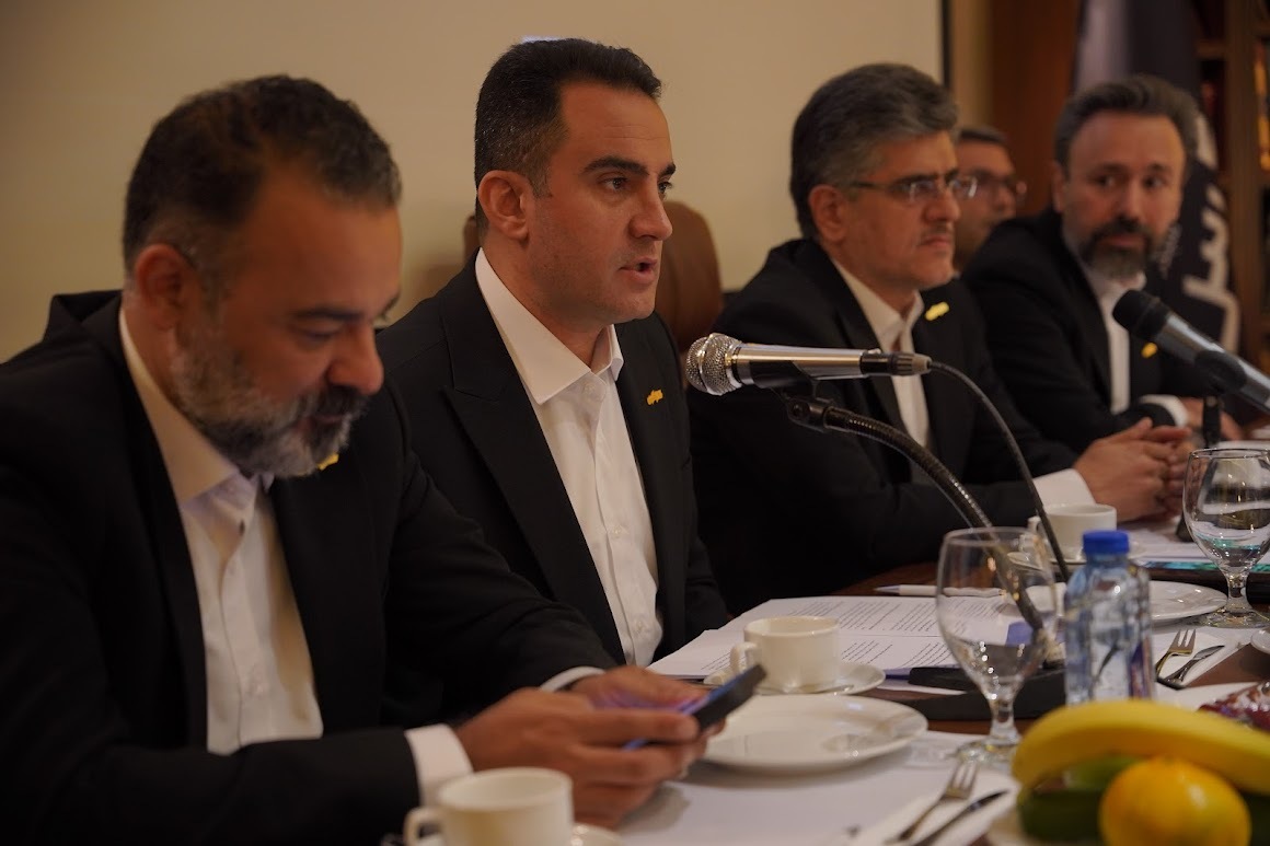 زاگرس ۲۰ همتی شد؛ صندوق طلای جواهر با ۳۰۰ درصد بازدهی در صدر زاگرس ۲۰ همتی شد؛ صندوق طلای جواهر با ۳۰۰ درصد بازدهی در صدر