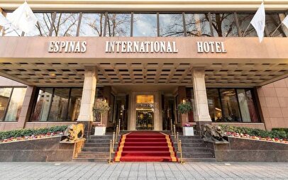 رستوران ‌های هتل اسپیناس بلوار کشاورز؛ تجربه ‌ای از طعم و رنگ