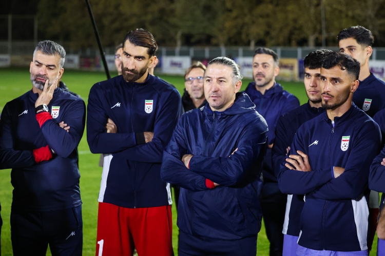 پزشکیان با لباس ورزشی در جمع شاگردان قلعهنویی پزشکیان با لباس ورزشی در جمع شاگردان قلعهنویی