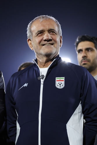 پزشکیان با لباس ورزشی در جمع شاگردان قلعهنویی پزشکیان با لباس ورزشی در جمع شاگردان قلعهنویی