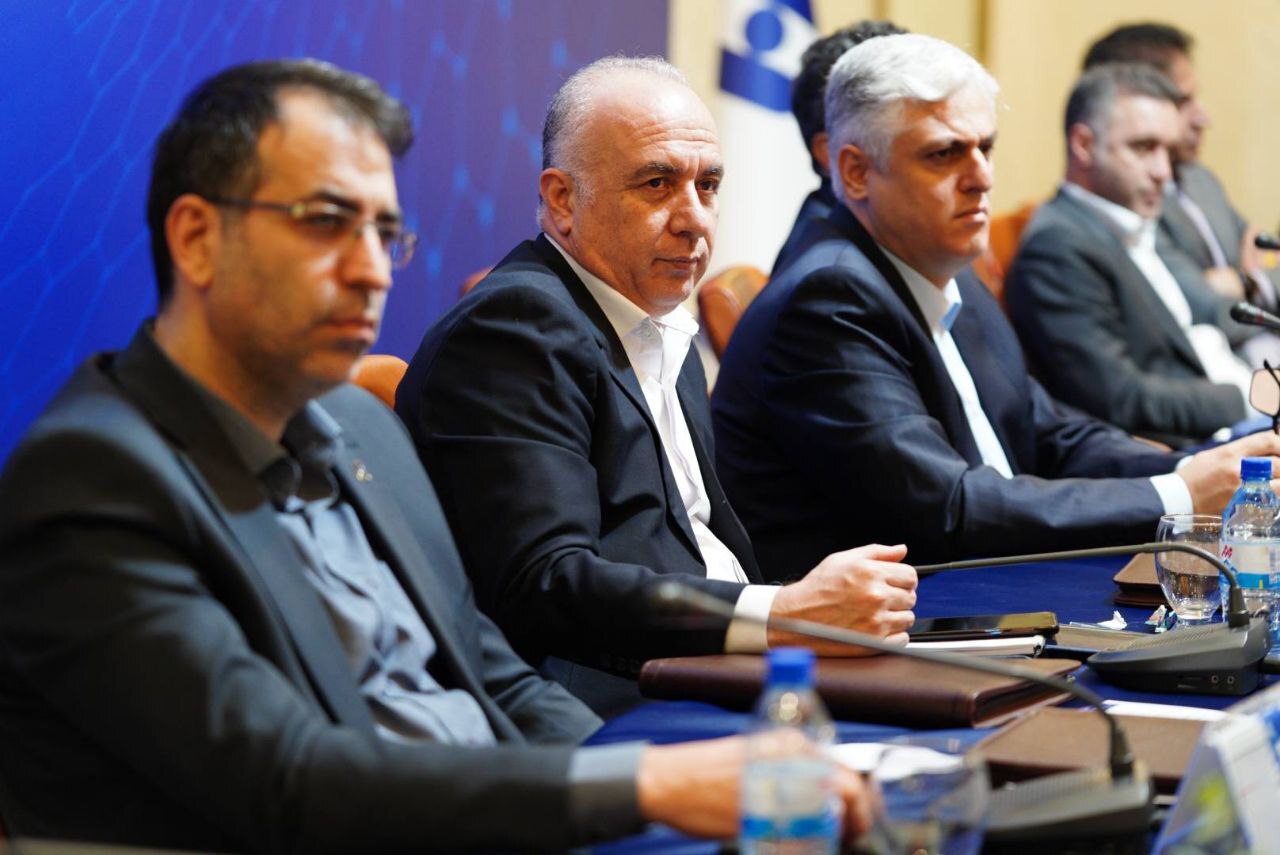 راهبرد بانک صادرات ایران خروج از بنگاهداری و تمرکز بر فعالیتهای مولد و شفاف است راهبرد بانک صادرات ایران خروج از بنگاهداری و تمرکز بر فعالیتهای مولد و شفاف است