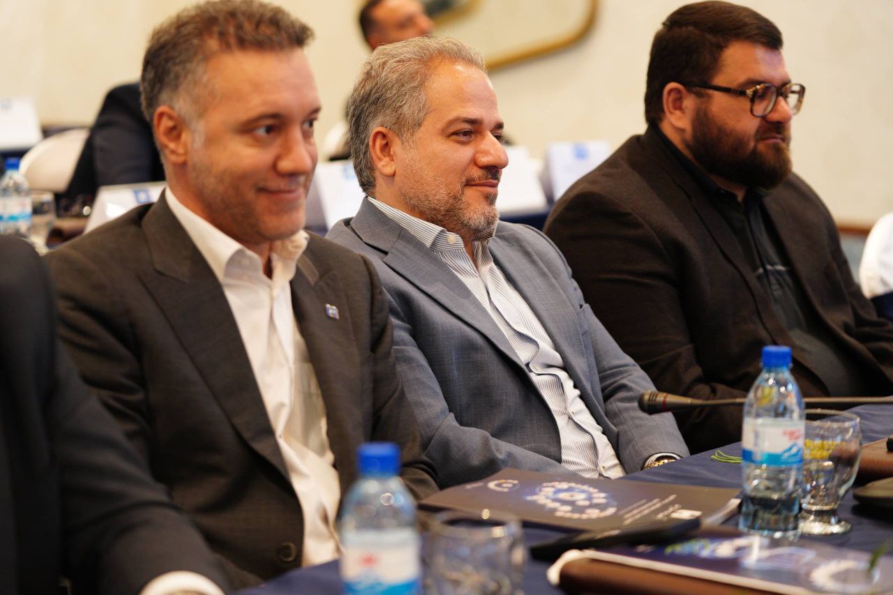 راهبرد بانک صادرات ایران خروج از بنگاهداری و تمرکز بر فعالیتهای مولد و شفاف است راهبرد بانک صادرات ایران خروج از بنگاهداری و تمرکز بر فعالیتهای مولد و شفاف است