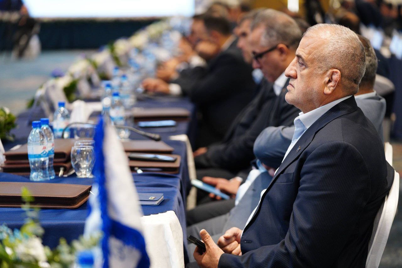 راهبرد بانک صادرات ایران خروج از بنگاهداری و تمرکز بر فعالیتهای مولد و شفاف است راهبرد بانک صادرات ایران خروج از بنگاهداری و تمرکز بر فعالیتهای مولد و شفاف است