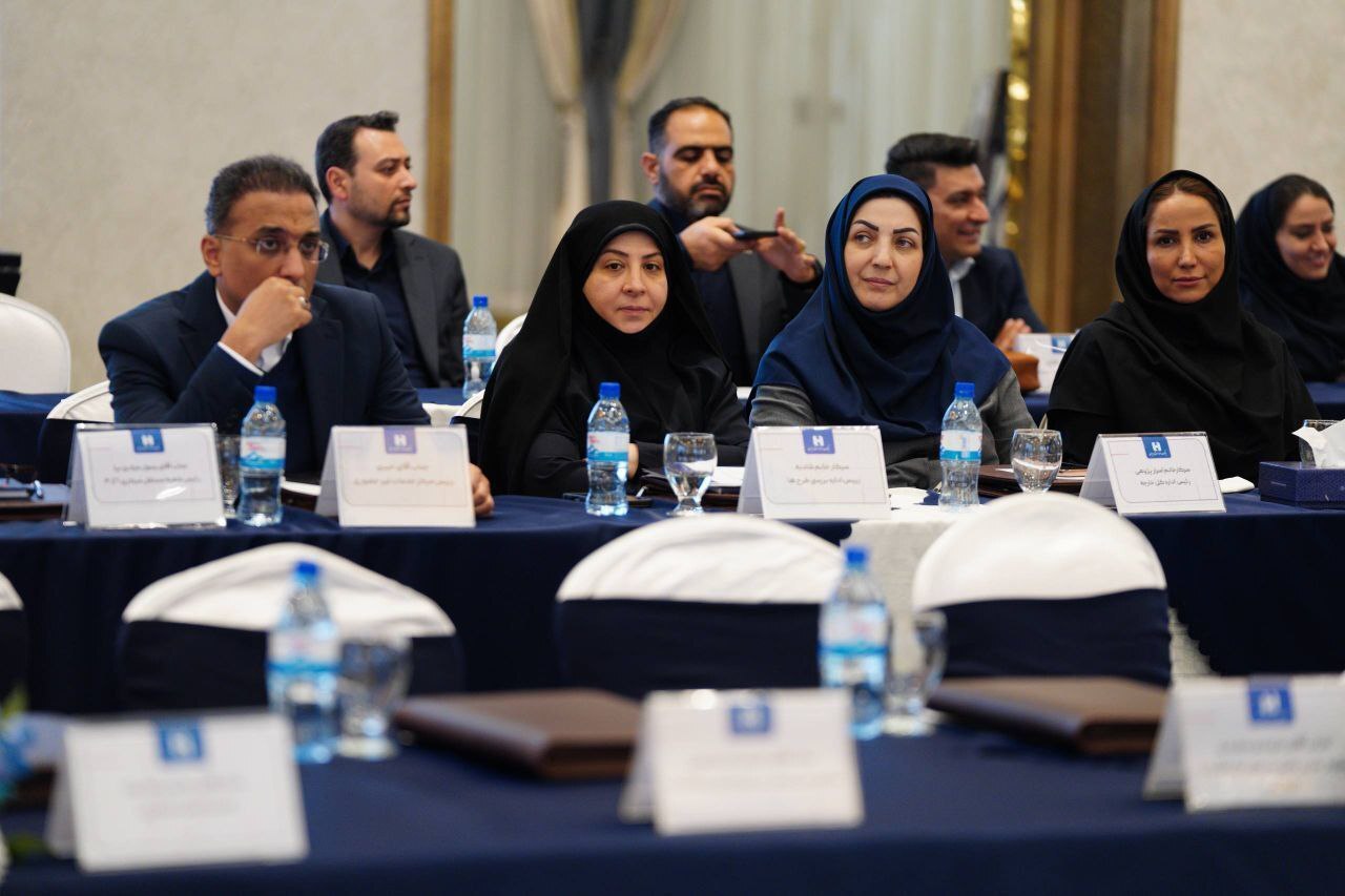 راهبرد بانک صادرات ایران خروج از بنگاهداری و تمرکز بر فعالیتهای مولد و شفاف است راهبرد بانک صادرات ایران خروج از بنگاهداری و تمرکز بر فعالیتهای مولد و شفاف است