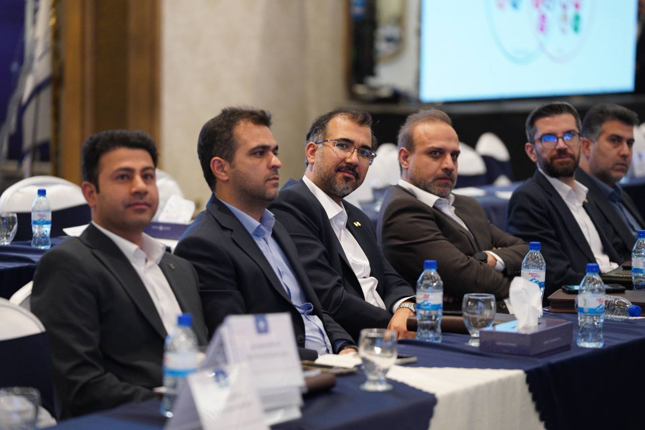 راهبرد بانک صادرات ایران خروج از بنگاهداری و تمرکز بر فعالیتهای مولد و شفاف است راهبرد بانک صادرات ایران خروج از بنگاهداری و تمرکز بر فعالیتهای مولد و شفاف است