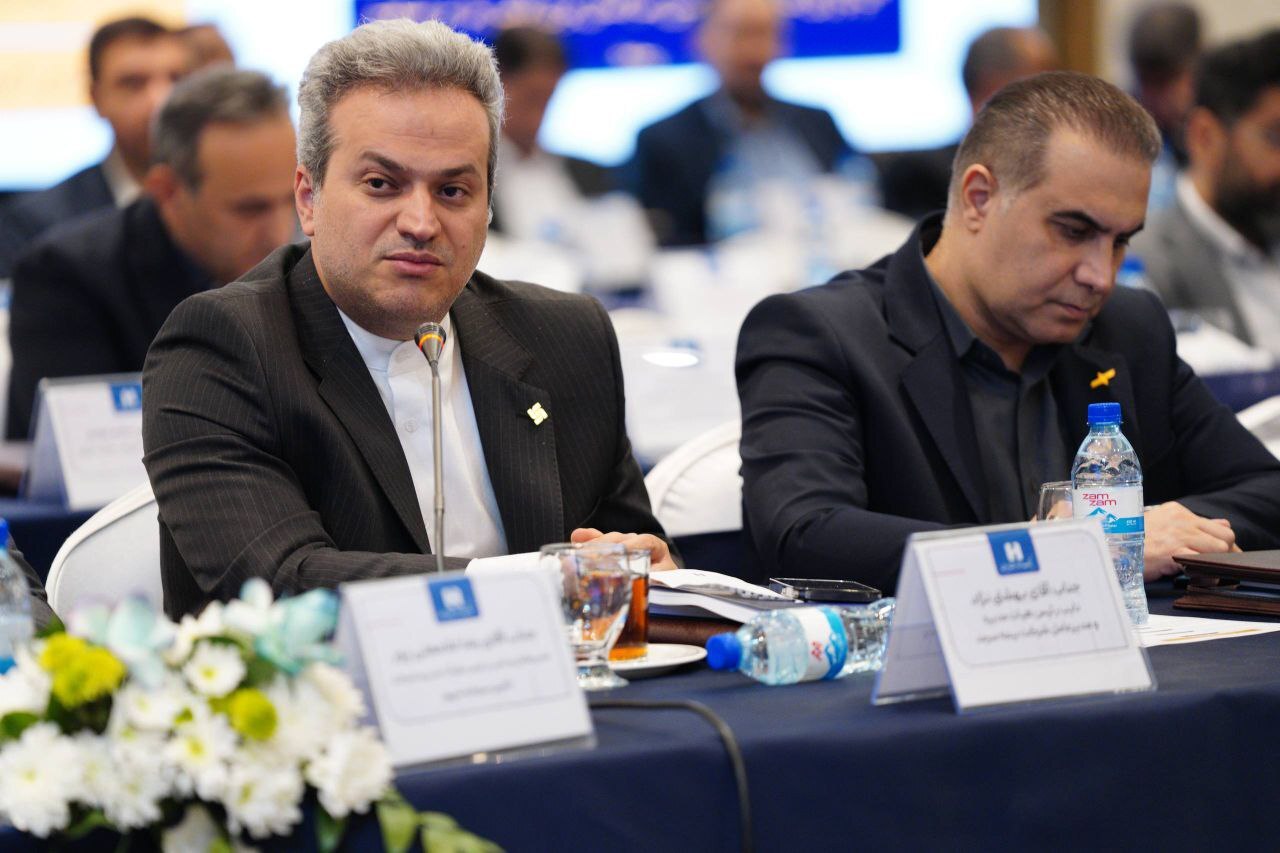 راهبرد بانک صادرات ایران خروج از بنگاهداری و تمرکز بر فعالیتهای مولد و شفاف است راهبرد بانک صادرات ایران خروج از بنگاهداری و تمرکز بر فعالیتهای مولد و شفاف است