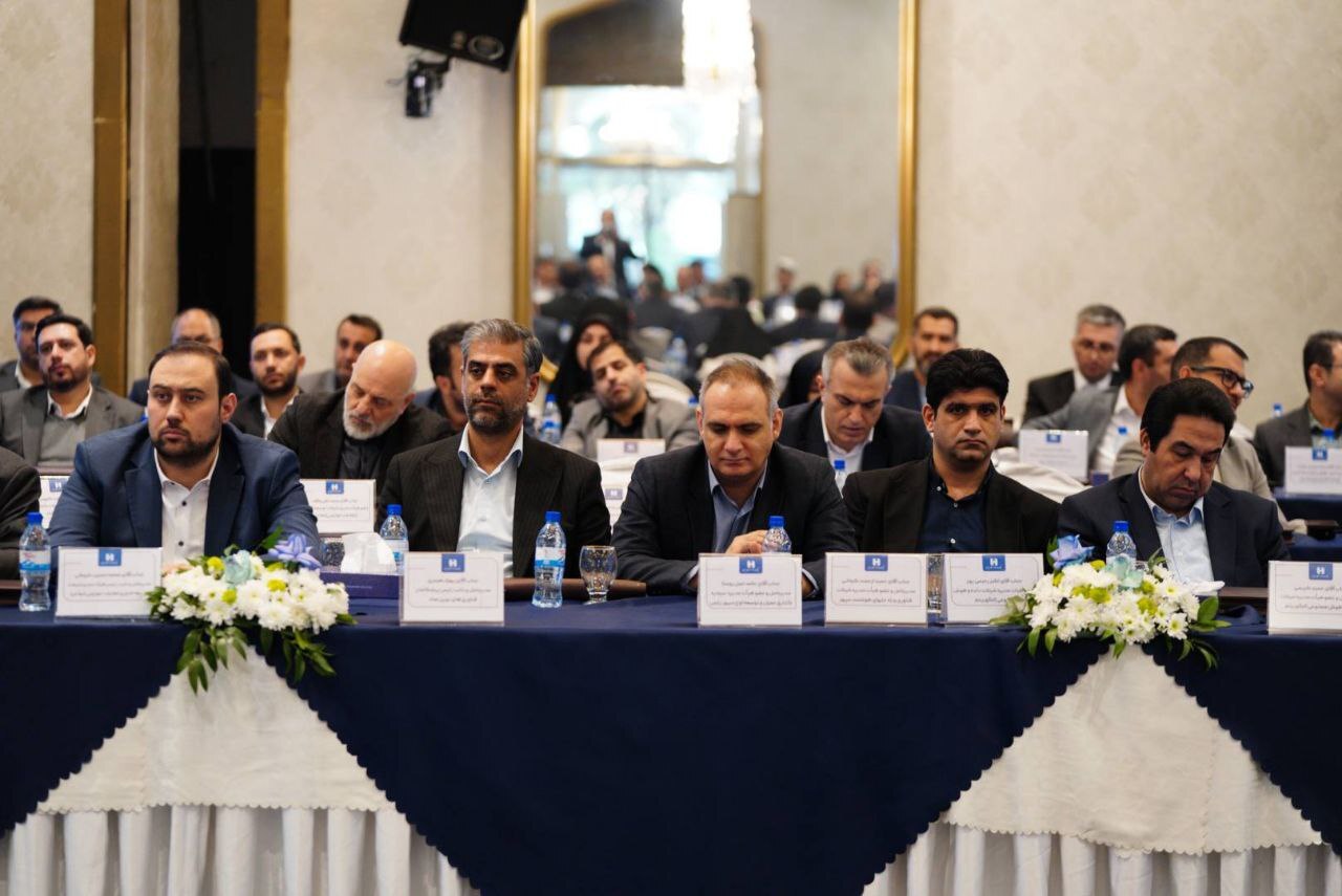 راهبرد بانک صادرات ایران خروج از بنگاهداری و تمرکز بر فعالیتهای مولد و شفاف است راهبرد بانک صادرات ایران خروج از بنگاهداری و تمرکز بر فعالیتهای مولد و شفاف است