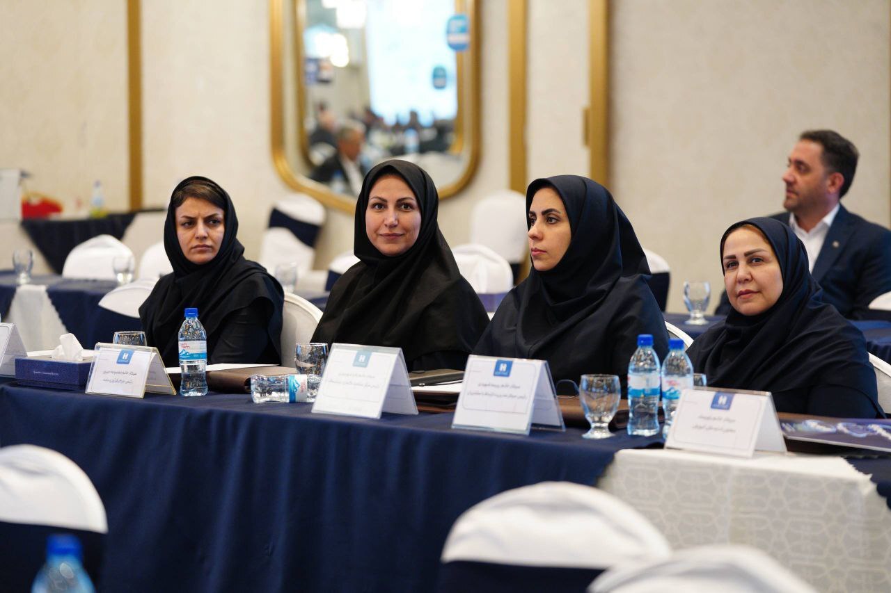 راهبرد بانک صادرات ایران خروج از بنگاهداری و تمرکز بر فعالیتهای مولد و شفاف است راهبرد بانک صادرات ایران خروج از بنگاهداری و تمرکز بر فعالیتهای مولد و شفاف است