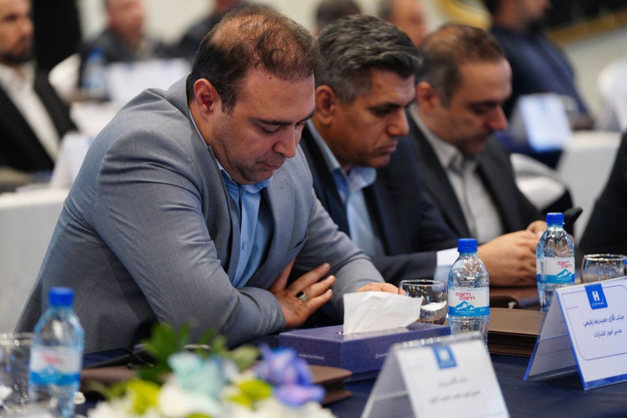 راهبرد بانک صادرات ایران خروج از بنگاهداری و تمرکز بر فعالیتهای مولد و شفاف است راهبرد بانک صادرات ایران خروج از بنگاهداری و تمرکز بر فعالیتهای مولد و شفاف است