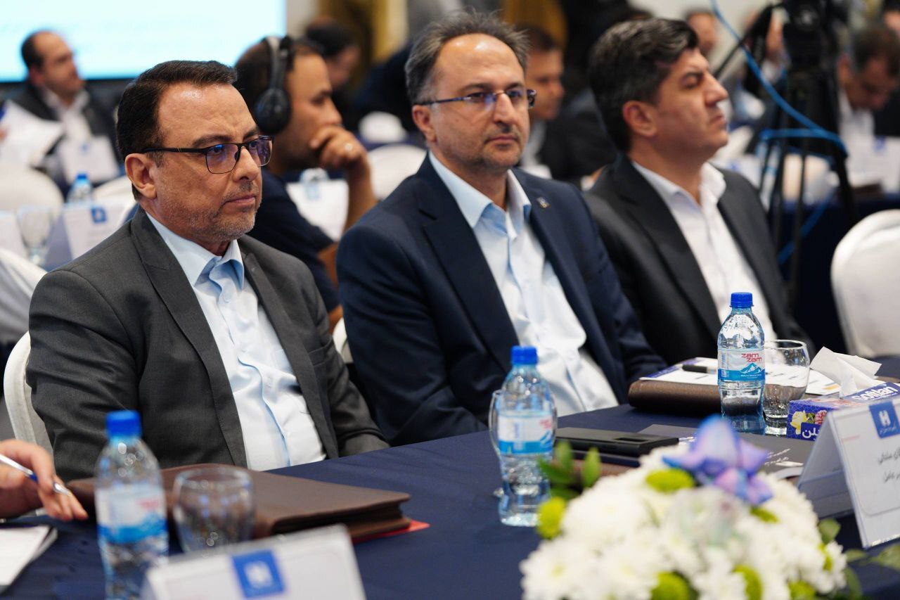 راهبرد بانک صادرات ایران خروج از بنگاهداری و تمرکز بر فعالیتهای مولد و شفاف است راهبرد بانک صادرات ایران خروج از بنگاهداری و تمرکز بر فعالیتهای مولد و شفاف است