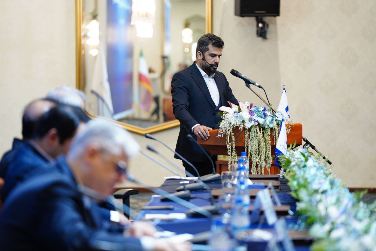 راهبرد بانک صادرات ایران خروج از بنگاهداری و تمرکز بر فعالیتهای مولد و شفاف است راهبرد بانک صادرات ایران خروج از بنگاهداری و تمرکز بر فعالیتهای مولد و شفاف است