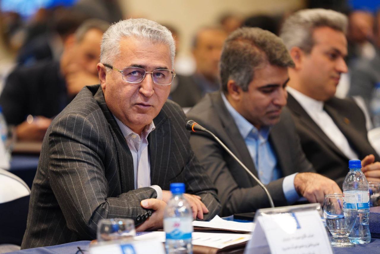 راهبرد بانک صادرات ایران خروج از بنگاهداری و تمرکز بر فعالیتهای مولد و شفاف است راهبرد بانک صادرات ایران خروج از بنگاهداری و تمرکز بر فعالیتهای مولد و شفاف است