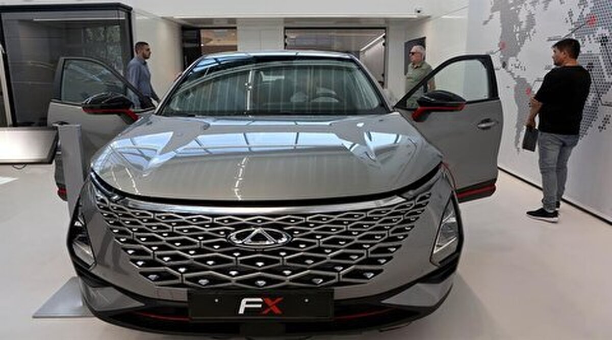 خودروی شش میلیاردی که به مهران مدیری کادو دادند!+ فیلم