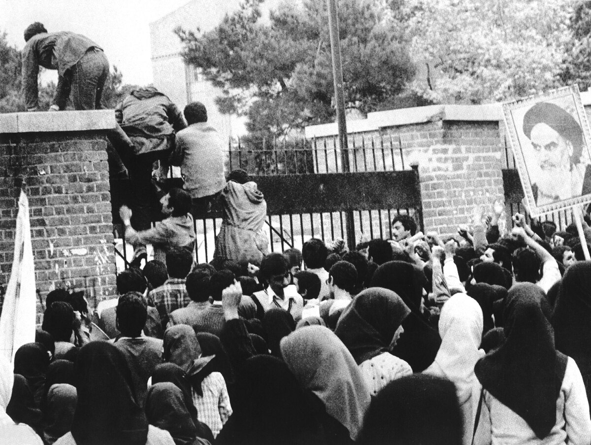 آیا عواملی خارج از کشور باعث  اشغال سفارت آمریکا شدند؟