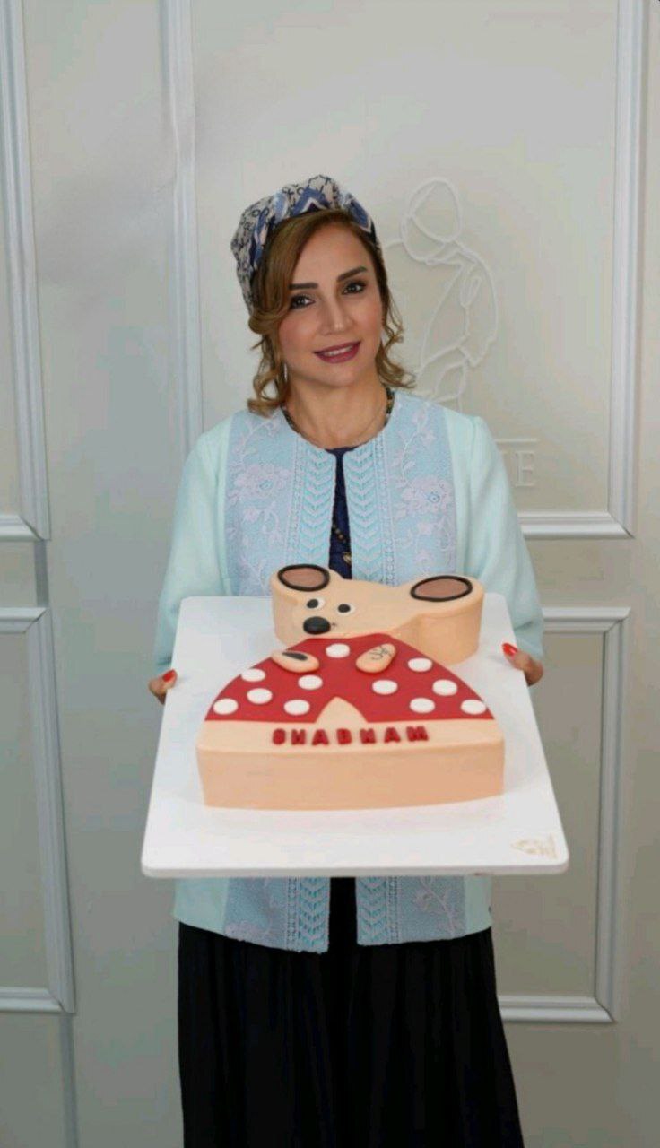 کیک شبنم قلی‌خانی در روز تولدش