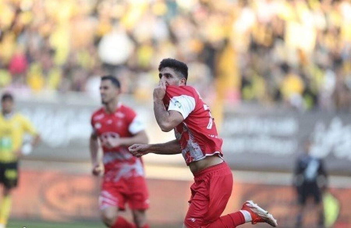 انتشار فیلم خصوصی فوتبالیست مشهور / چه کسی فیلم کریمی و همسرش را افشا کرد؟