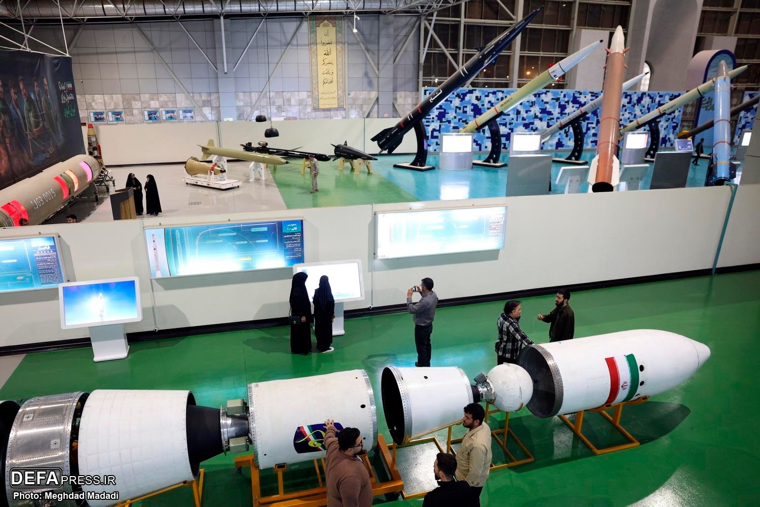 سپاه موشک‌های خود را رونمایی کرد / فتاح و خیبرشکن به میدان آمدند!