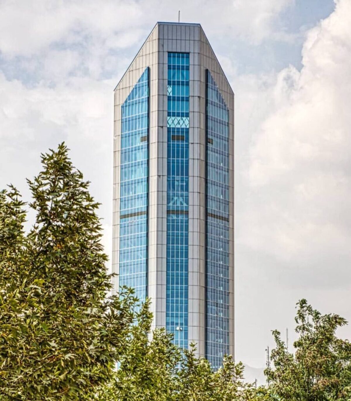 برج جهان کودک به سهامداران بانک آینده می‌رسد