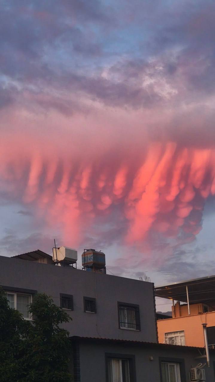 مشاهده ابرهای عجیب در آسمان ترکیه + تصاویر