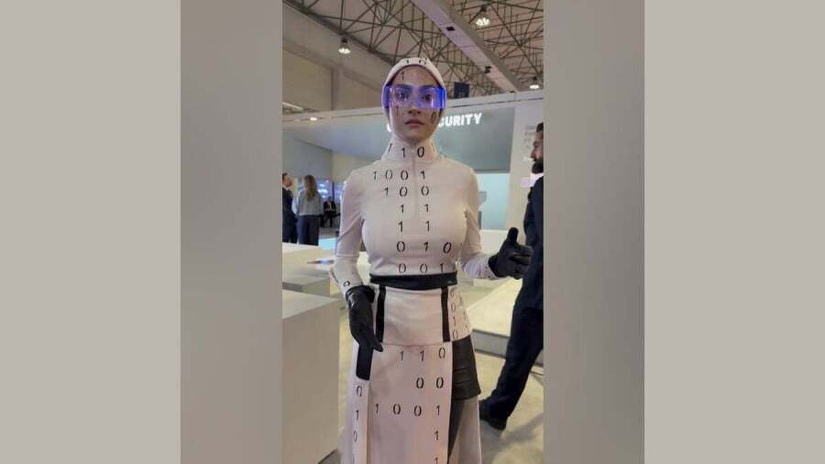 ربات‌های جنجالی ایران در نمایشگاه رباتیک کیش! + فیلم