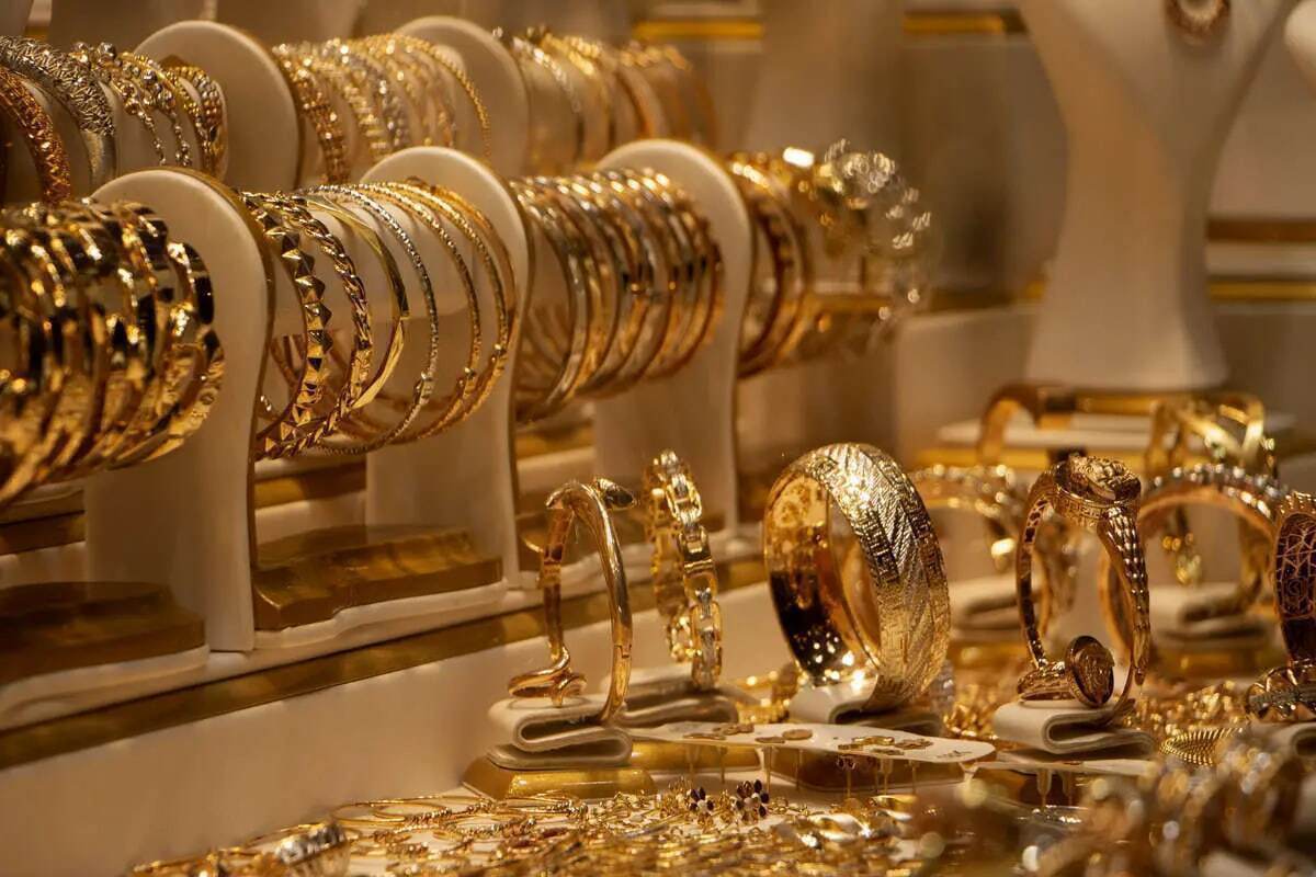 سقوط قیمت طلا ۱۸ عیار امروز شنبه ۲۴ آبان ۱۴۰۴ / ریزش قیمت طلا از یک میلیون تومان عبور کرد