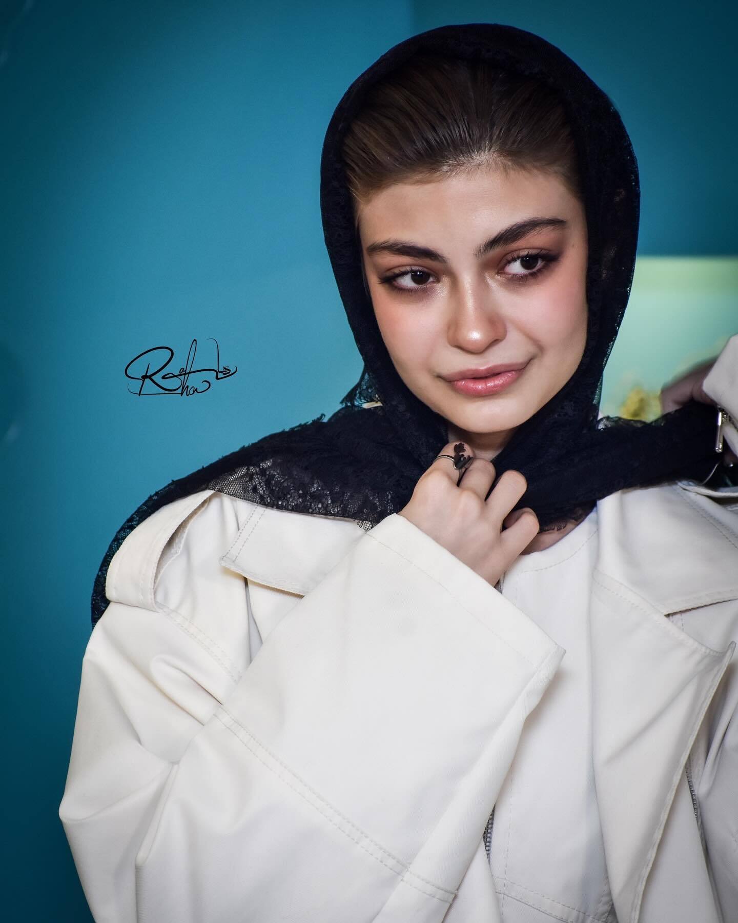 استایل عجیب بازیگر سریال شکارگاه با تم سیاه و سفید