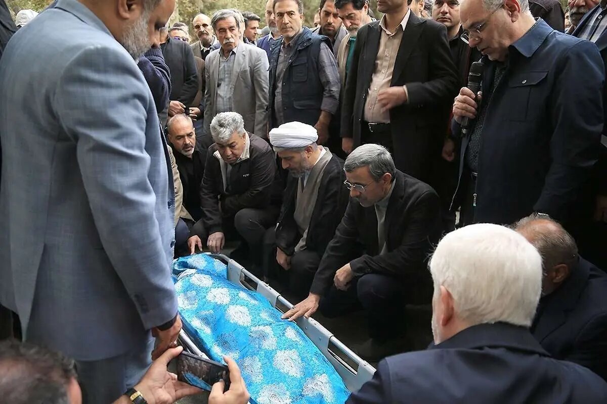 احمدی‌نژاد پس از مدت‌ها آفتابی شد/ علت غیبت مشکوک رئیس‌جمهور پیشین؟ + تصاویر