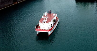 انتقال بیمار بدحال با قایق موتوری /مسئولان پاسخ دادند+ فیلم