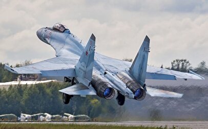 خلبان ارتش ایران با نماد سوخو-۳۵ + عکس