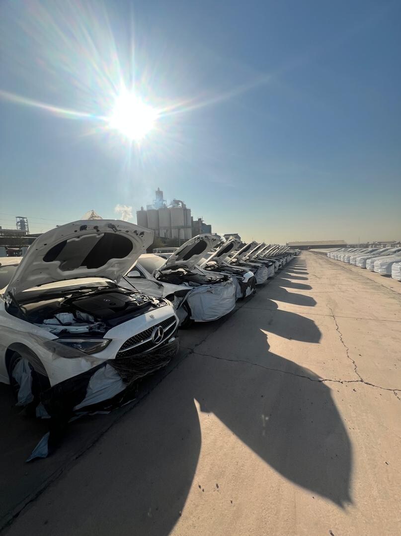 بزرگترین محموله خودروهای بنز وارد ایران شد / صاحب این محموله چه کسی است؟ + تصاویر بزرگترین محموله خودروهای بنز وارد ایران شد / صاحب این محموله چه کسی است؟ + تصاویر