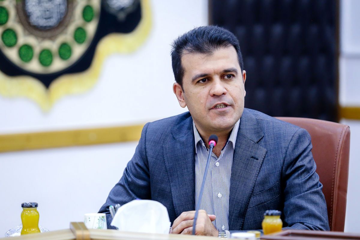 استفاده از انسان به جای ربات در نمایشگاه اینوکس کیش/ معاون پزشکیان واکنش نشان داد