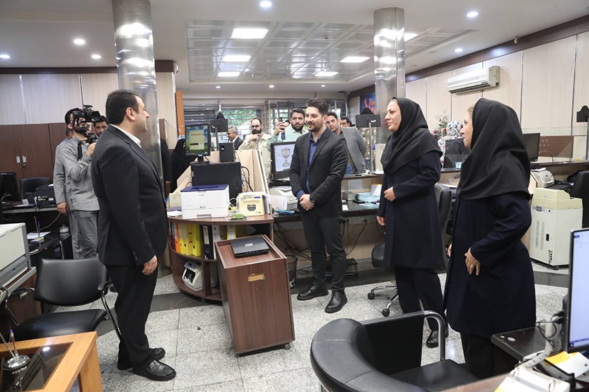 بازدید نجارزاده از برخی شعب انتقال یافته بانک سابق آینده به بانک ملی ایران/ استمرار بی وقفه خدمات به مردم و تمرکز بر مشتری مداری