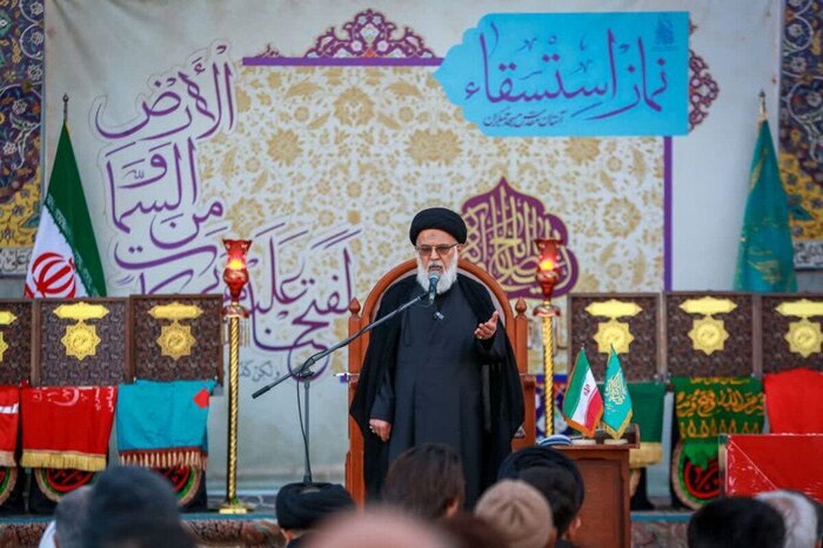 اقامه نماز باران در مسجد جمکران+ عکس