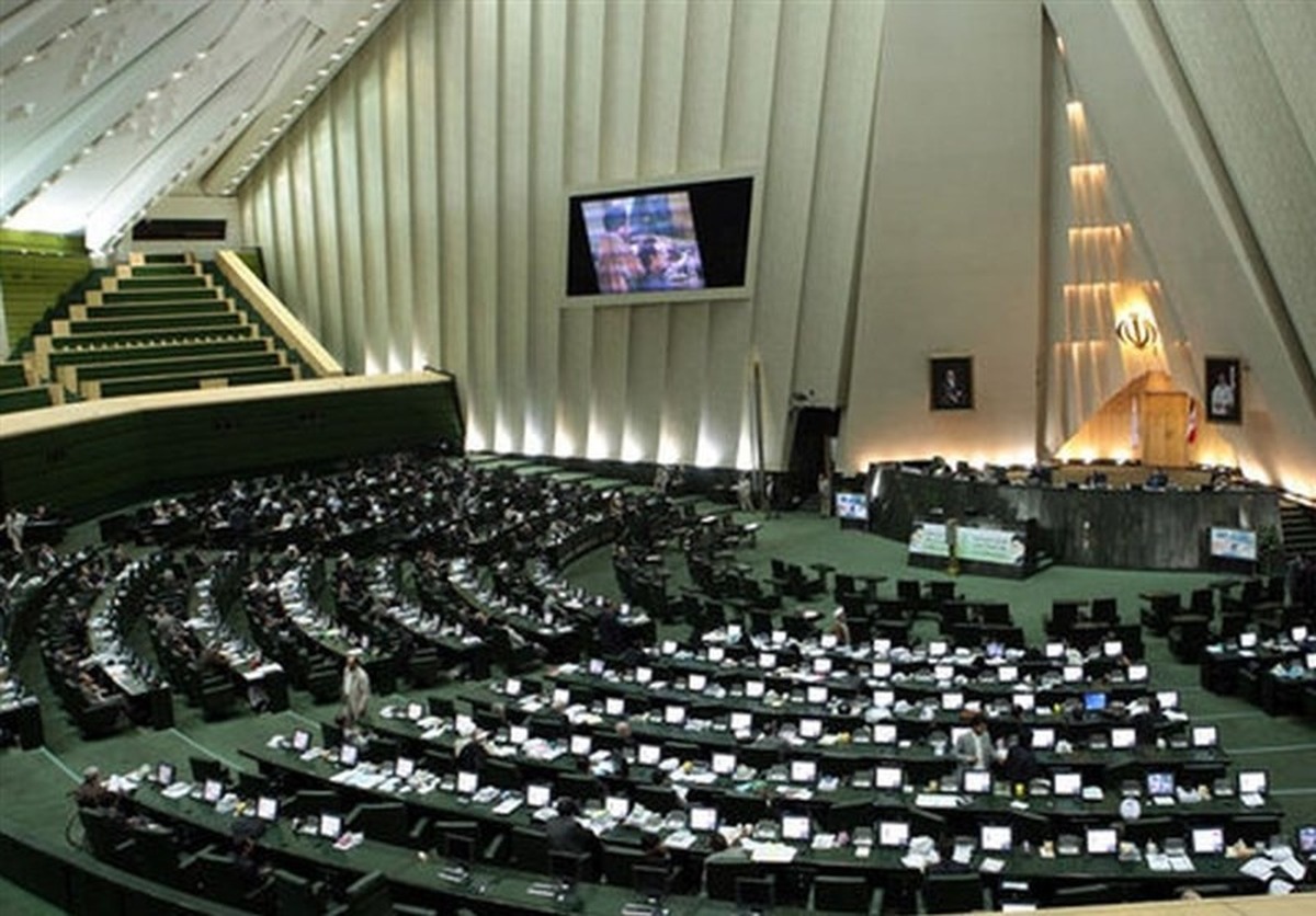 شعار «مرگ بر فریدون» در مجلس پس از نطق تند علیه روحانی