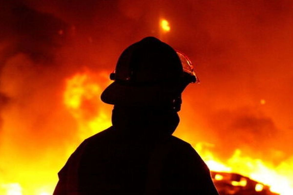 آتش سوزی یک اتوبوس در نزدیکی میدان ولیعصر + فیلم