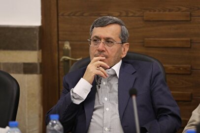 قشقاوی به جمع منتقدان دولت پزشکیان پیوست / چرا تولید کنیم وقتی سود دلار بیشتر است؟