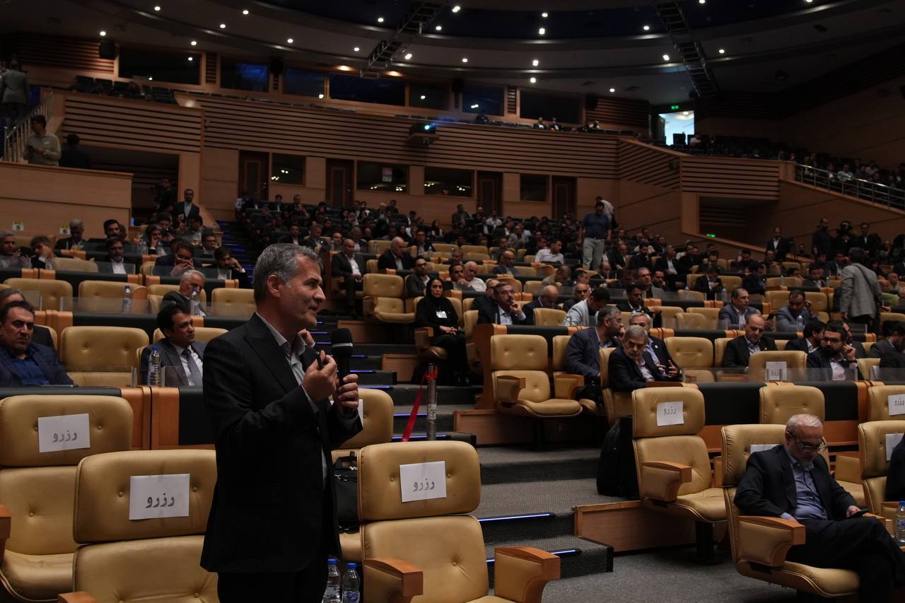 رئیس ایمیدرو: تصمیمات امروز، رقابتپذیری فولاد ایران در آینده را رقم میزند رئیس ایمیدرو: تصمیمات امروز، رقابتپذیری فولاد ایران در آینده را رقم میزند