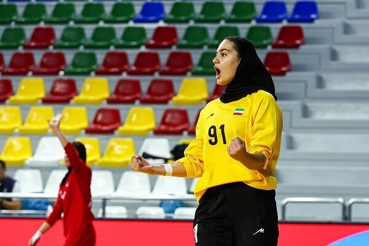 سلام نظامی و سجده شکر دختران هندبال ایران+فیلم سلام نظامی و سجده شکر دختران هندبال ایران+فیلم