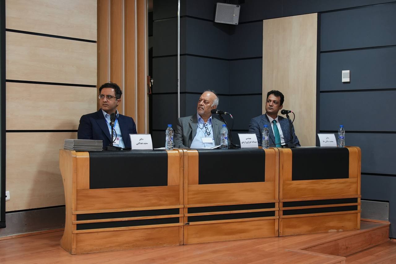 برگزاری پنلهای تخصصی در حاشیه سمپوزیوم فولاد ۱۴۰۴ کیش؛ از رشد ۱۲ درصدی تولید تا تعهد کربنصفر تا ۱۴۱۰ برگزاری پنلهای تخصصی در حاشیه سمپوزیوم فولاد ۱۴۰۴ کیش؛ از رشد ۱۲ درصدی تولید تا تعهد کربنصفر تا ۱۴۱۰