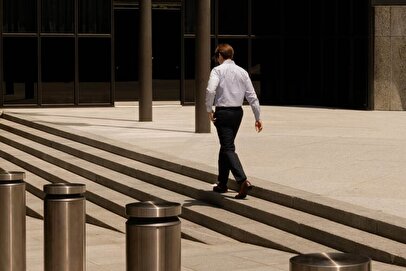 حذف دهها هزار شغل اداری در آمریکا همزمان با گسترش هوش مصنوعی