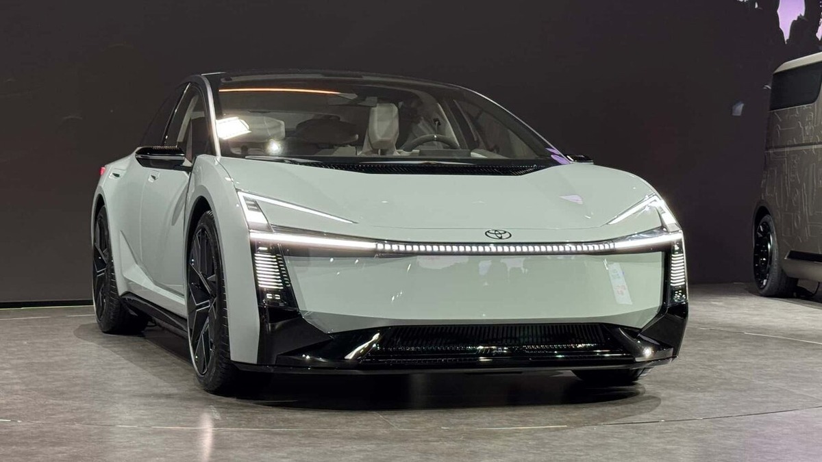 انقلاب تویوتا کرولا؛ این همان آیندهای است که منتظرش بودید! انقلاب تویوتا کرولا؛ این همان آیندهای است که منتظرش بودید!