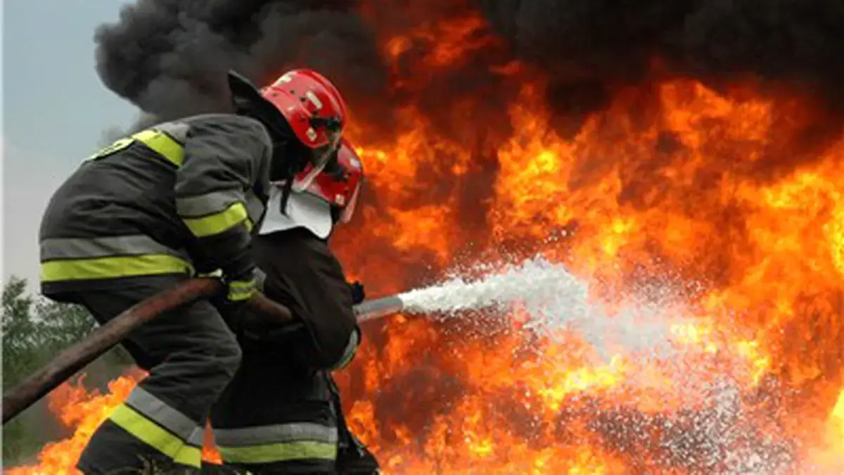 آتش‌سوزی هولناک در اسکله بندر چارک+ فیلم