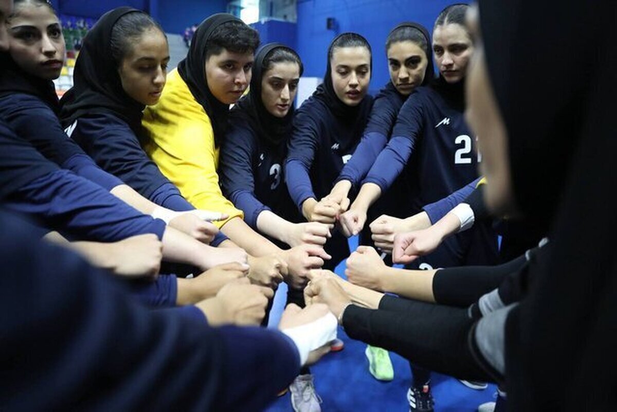 ادای احترام نظامی بانوان ملی‌پوش پس از طلای آسیایی+فیلم