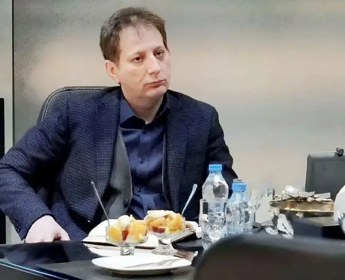 بابک زنجانی: مسئولان اشتباه میکنند و بعد یک نفر را به اسم سلطان فلان به عنوان مقصر جلو میاندازند! بابک زنجانی: مسئولان اشتباه میکنند و بعد یک نفر را به اسم سلطان فلان به عنوان مقصر جلو میاندازند!