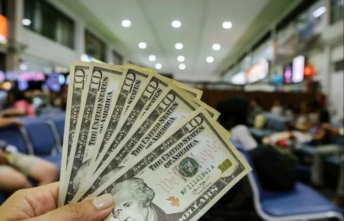 سقوط قیمت دلار، یورو، درهم، پوند و لیر آبان ۱۴۰۴ / ریزش قیمت دلار بازار آزاد از ۱۰ هزارتومان گذشت سقوط قیمت دلار، یورو، درهم، پوند و لیر آبان ۱۴۰۴ / ریزش قیمت دلار بازار آزاد از ۱۰ هزارتومان گذشت