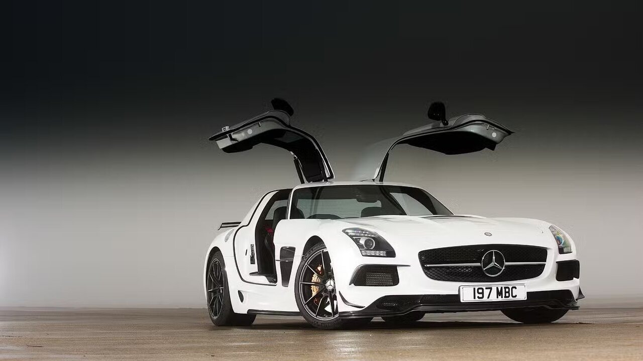 راننده مرسدس در انفجار جان سالم به در برد / داستان SLS AMG افسانهای راننده مرسدس در انفجار جان سالم به در برد / داستان SLS AMG افسانهای