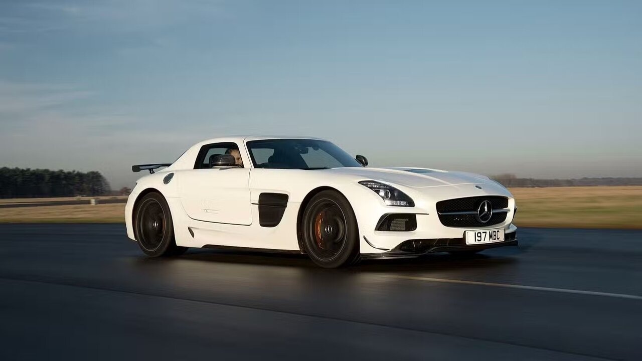 راننده مرسدس در انفجار جان سالم به در برد / داستان SLS AMG افسانهای راننده مرسدس در انفجار جان سالم به در برد / داستان SLS AMG افسانهای