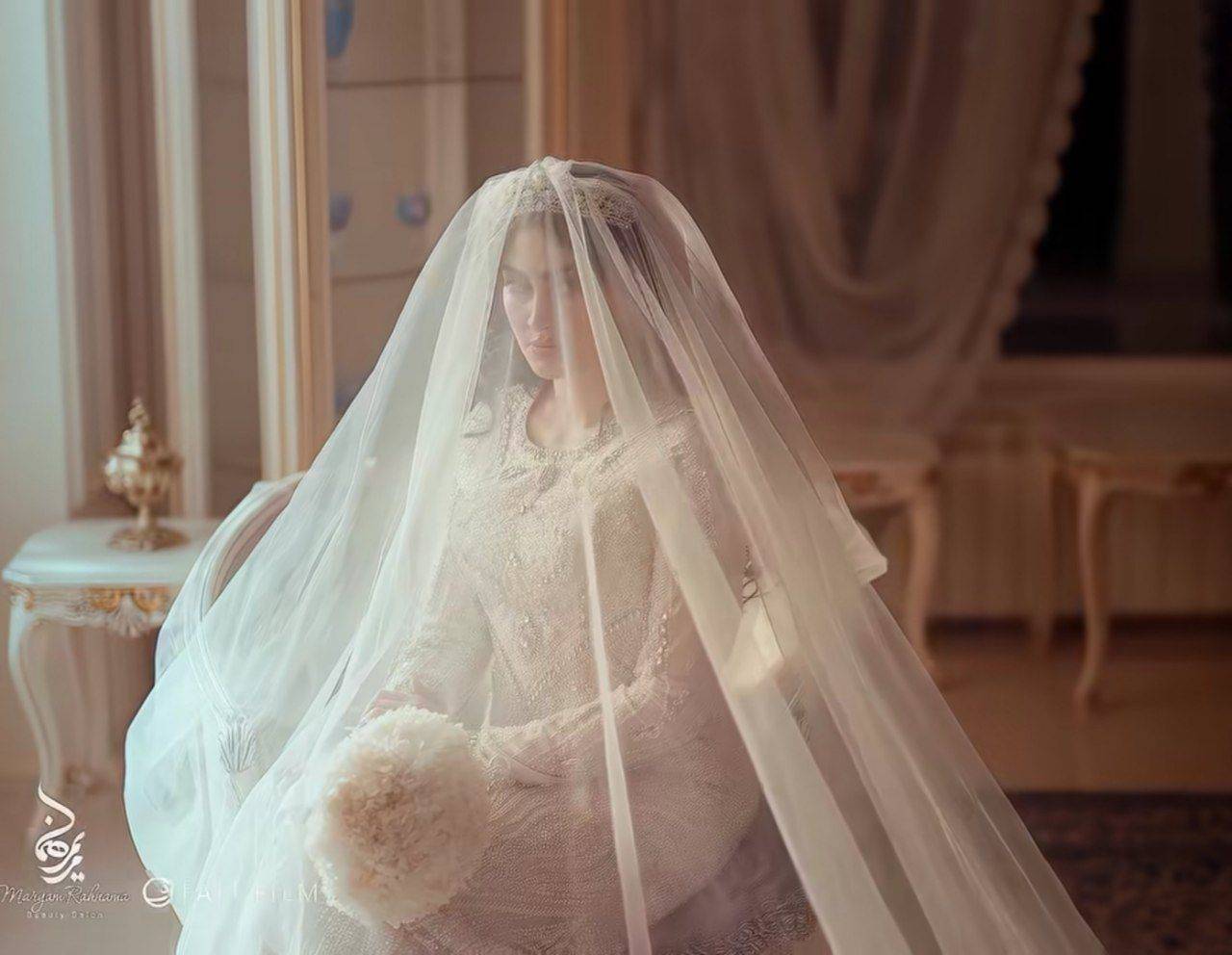 نگاهی به لباس عروس مریم مومن / خانم بازیگر با لباس عروس ترند سلطنتی درخشید + عکس نگاهی به لباس عروس مریم مومن / خانم بازیگر با لباس عروس ترند سلطنتی درخشید + عکس