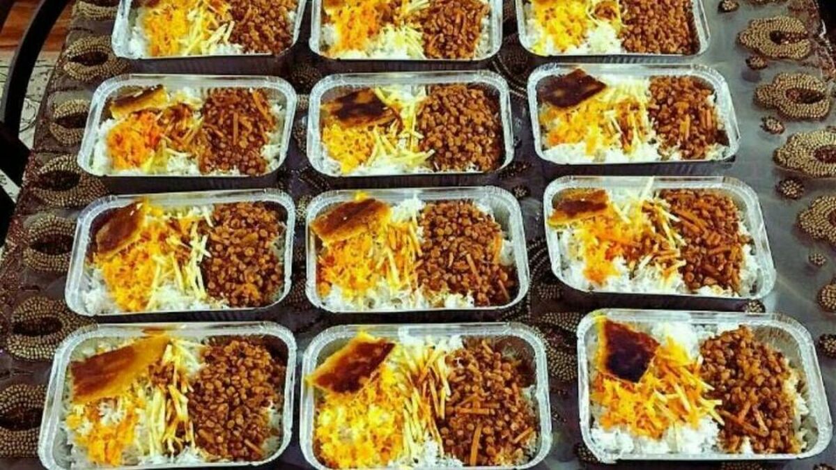 توزیع متفاوت نذری در خیابان‌های تهران + فیلم