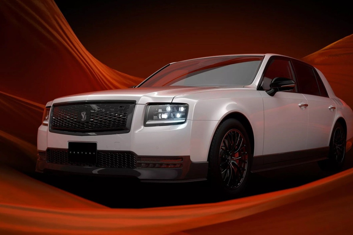 تویوتا سنچوری افسانه‌ای با قیمت نجومی دوباره عرضه شد